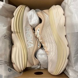 NEW Hoka Bondi 8 - Size 6W Eggnog